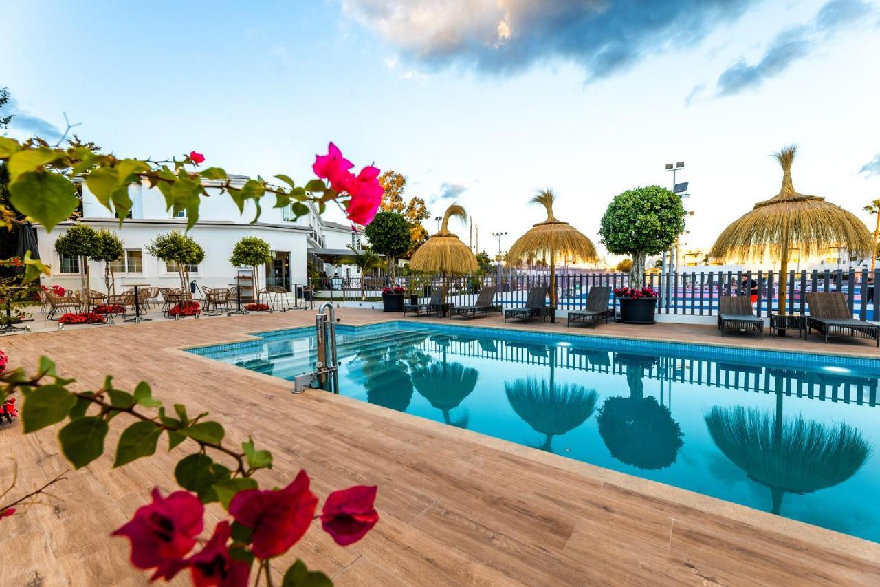 Residencia Deportiva Rozarossa Hotel Estepona Luaran gambar