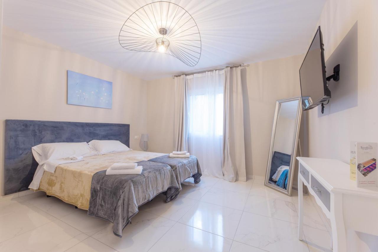 Residencia Deportiva Rozarossa Hotel Estepona Luaran gambar