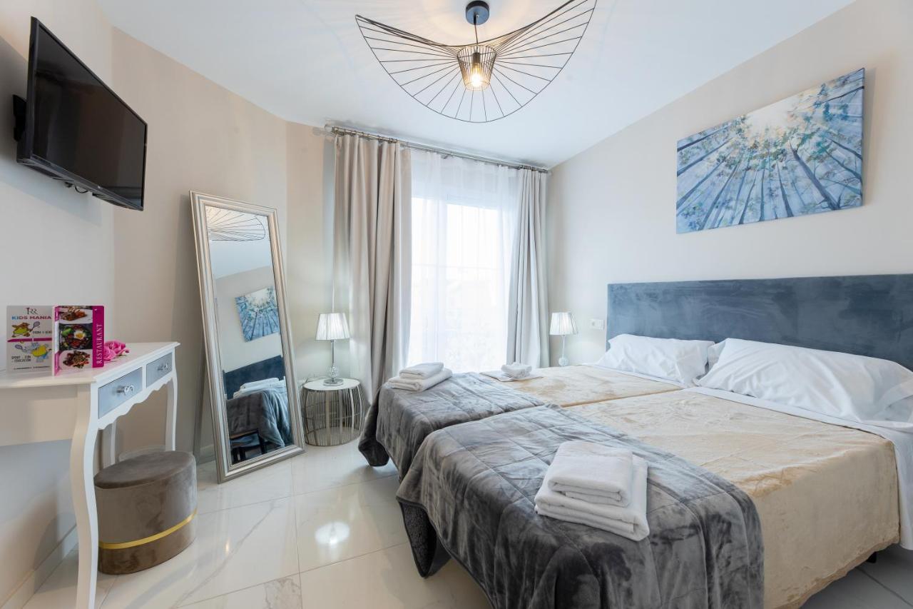 Residencia Deportiva Rozarossa Hotel Estepona Luaran gambar