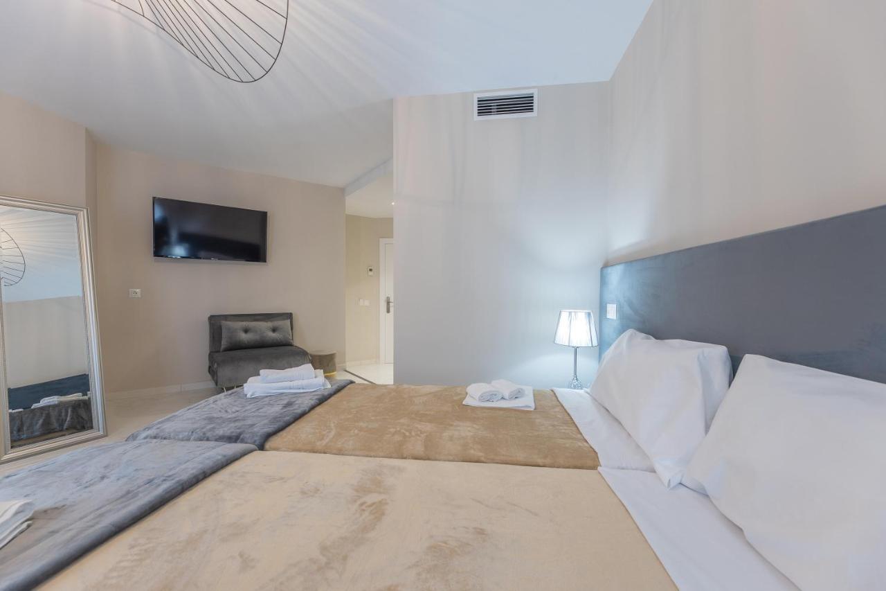 Residencia Deportiva Rozarossa Hotel Estepona Luaran gambar