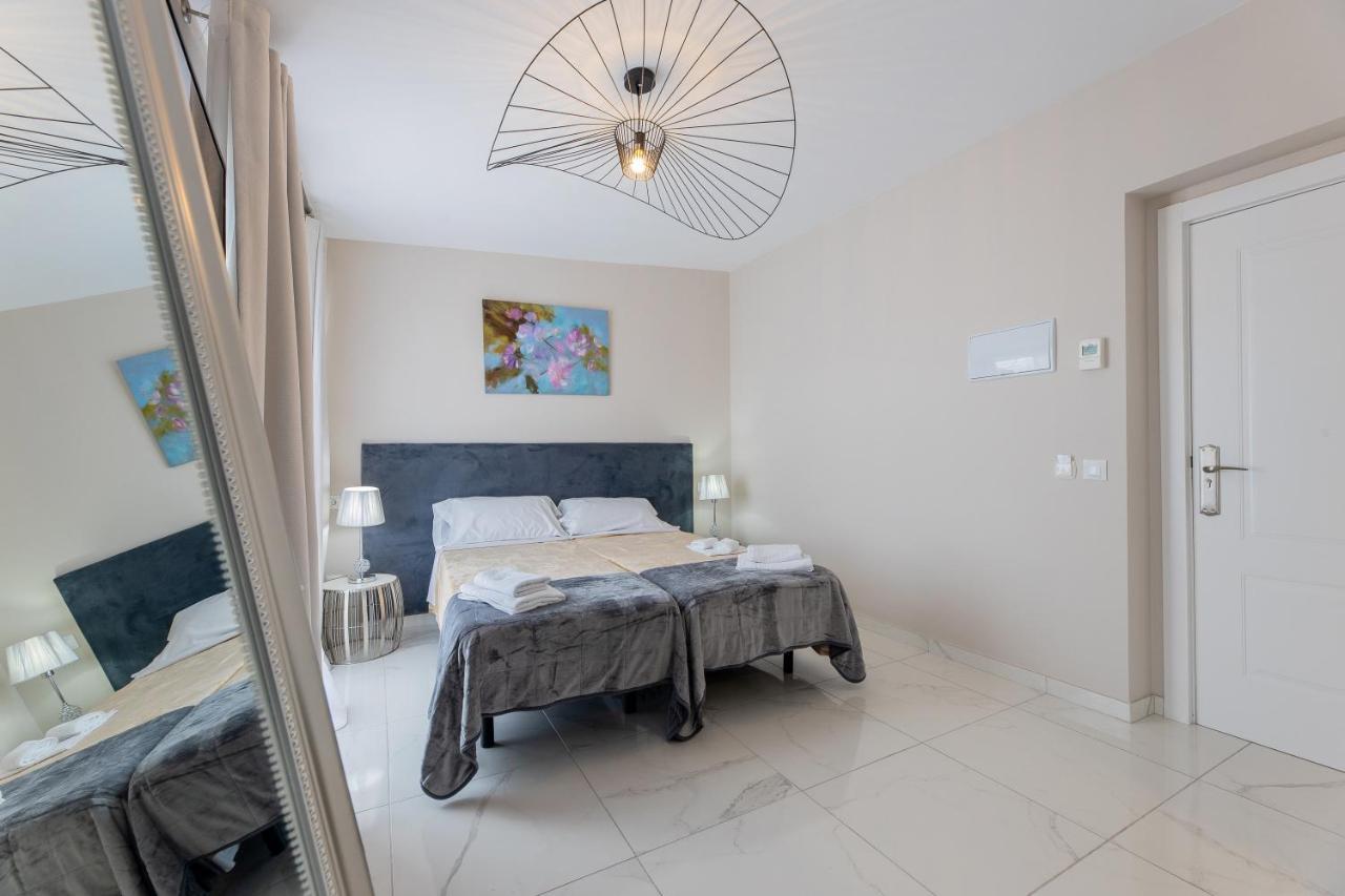 Residencia Deportiva Rozarossa Hotel Estepona Luaran gambar