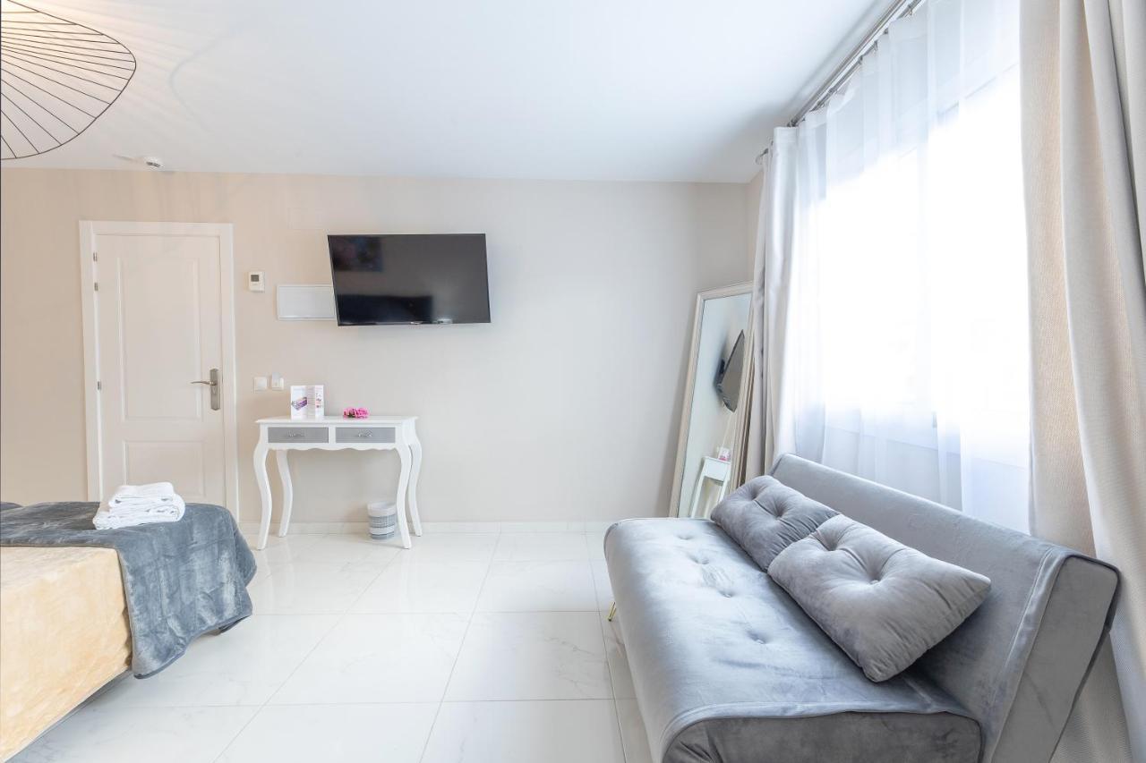 Residencia Deportiva Rozarossa Hotel Estepona Luaran gambar