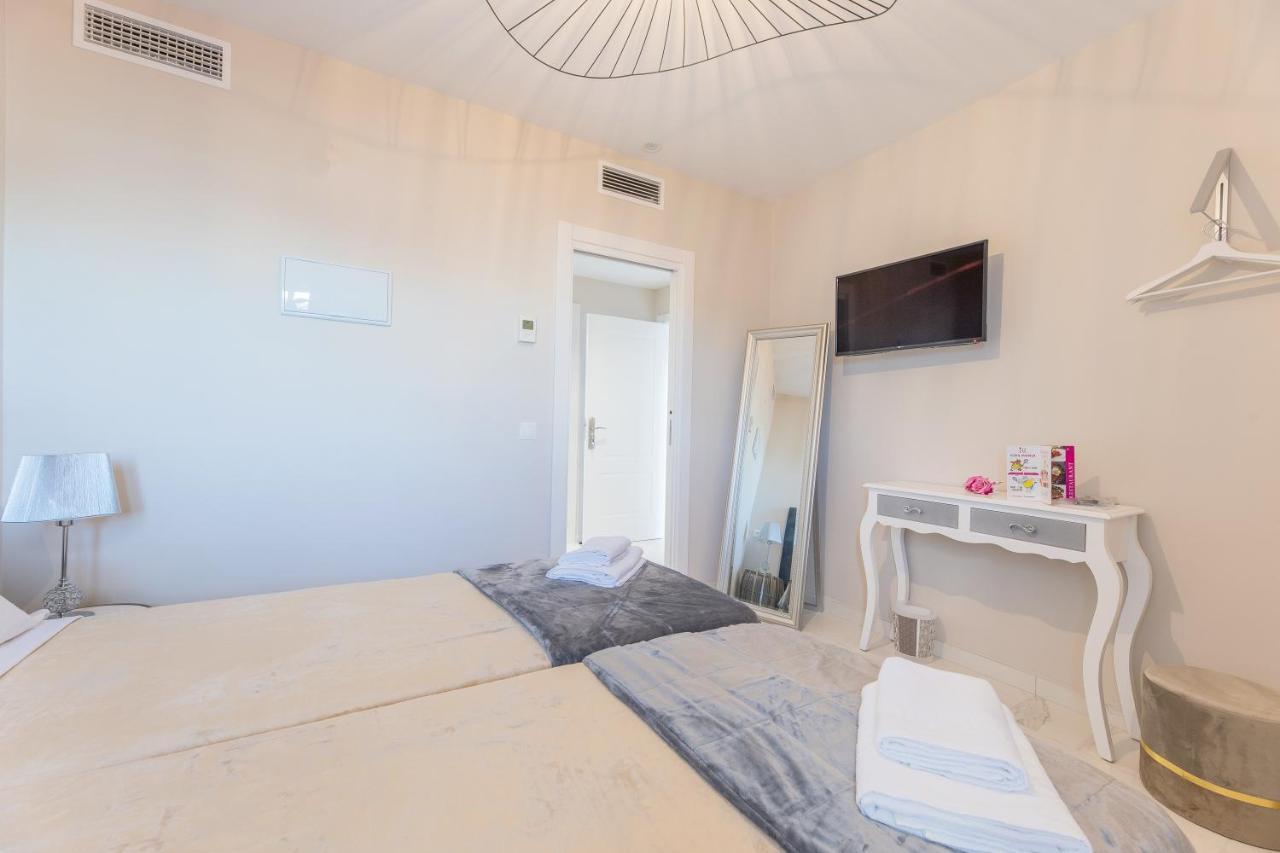 Residencia Deportiva Rozarossa Hotel Estepona Luaran gambar